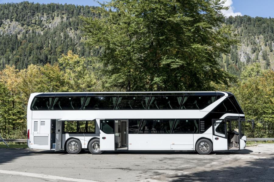  Neoplan Skyliner 2015 года  (фото 10 из 22)